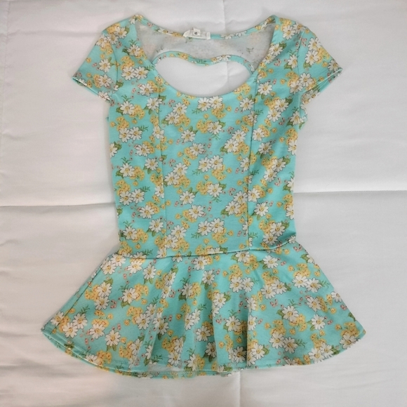 Floral Peplum With Heart Cutout - Picture 2 of 5